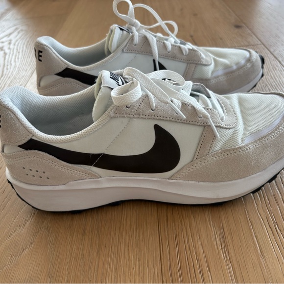 Nike Men's Waffle Nav White and Black Sneakers, size 11 - Picture 2 of 7